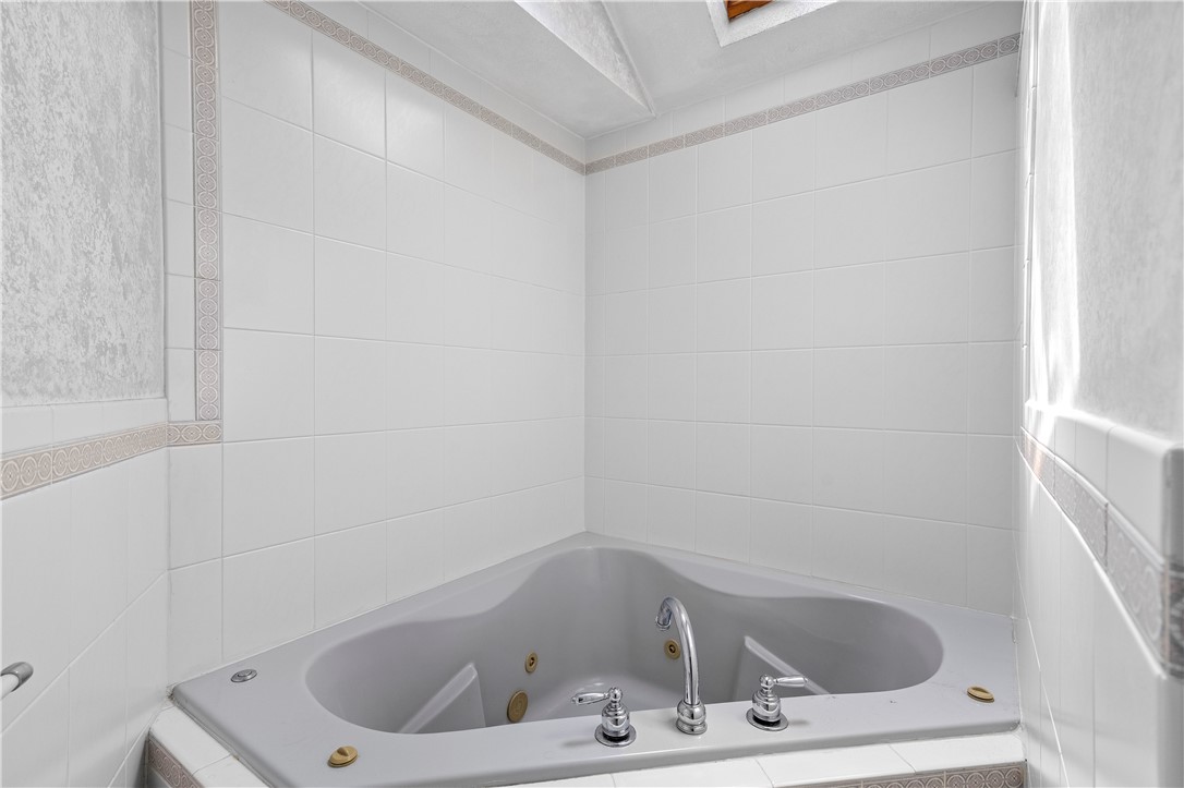 28 Alton Avenue Cumberland, RI 02864 - Photo 22 of 43