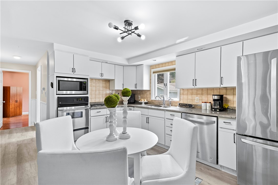 28 Alton Avenue Cumberland, RI 02864 - Photo 7 of 43