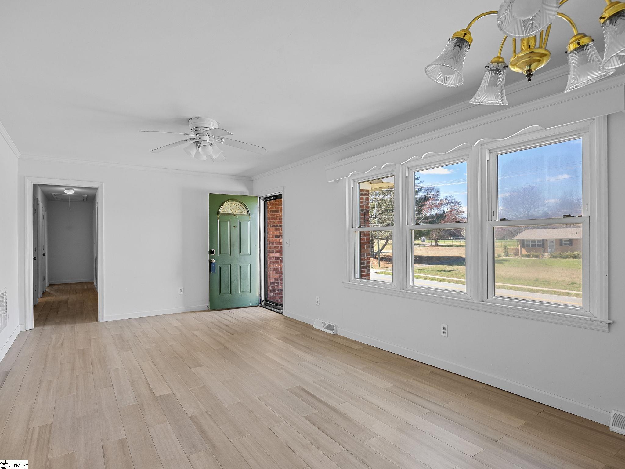 304 Mitchell Road Greenville, SC 29615 - Photo 4 of 36 Gallery Image 4