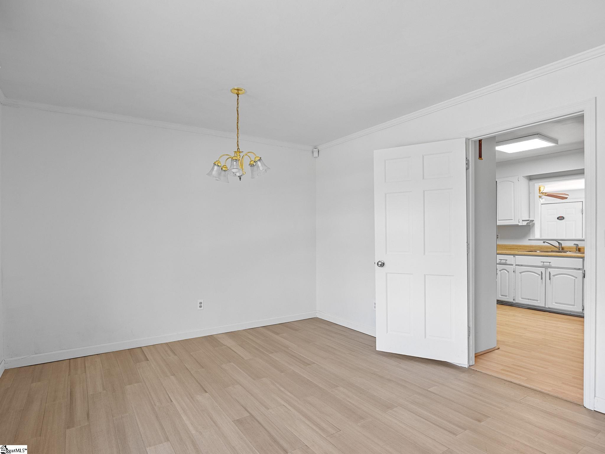 304 Mitchell Road Greenville, SC 29615 - Photo 5 of 36 Gallery Image 5