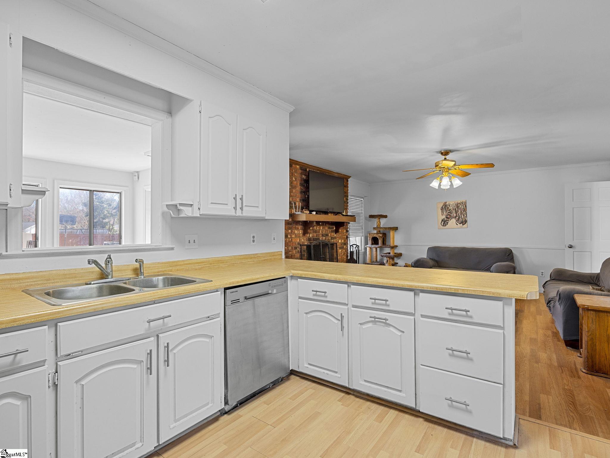 304 Mitchell Road Greenville, SC 29615 - Photo 10 of 36 Gallery Image 10