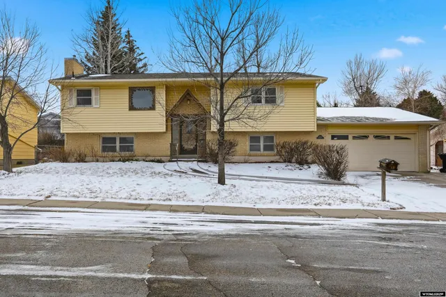 $330,000 | 3521 East 18th Street, Casper, WY 82609