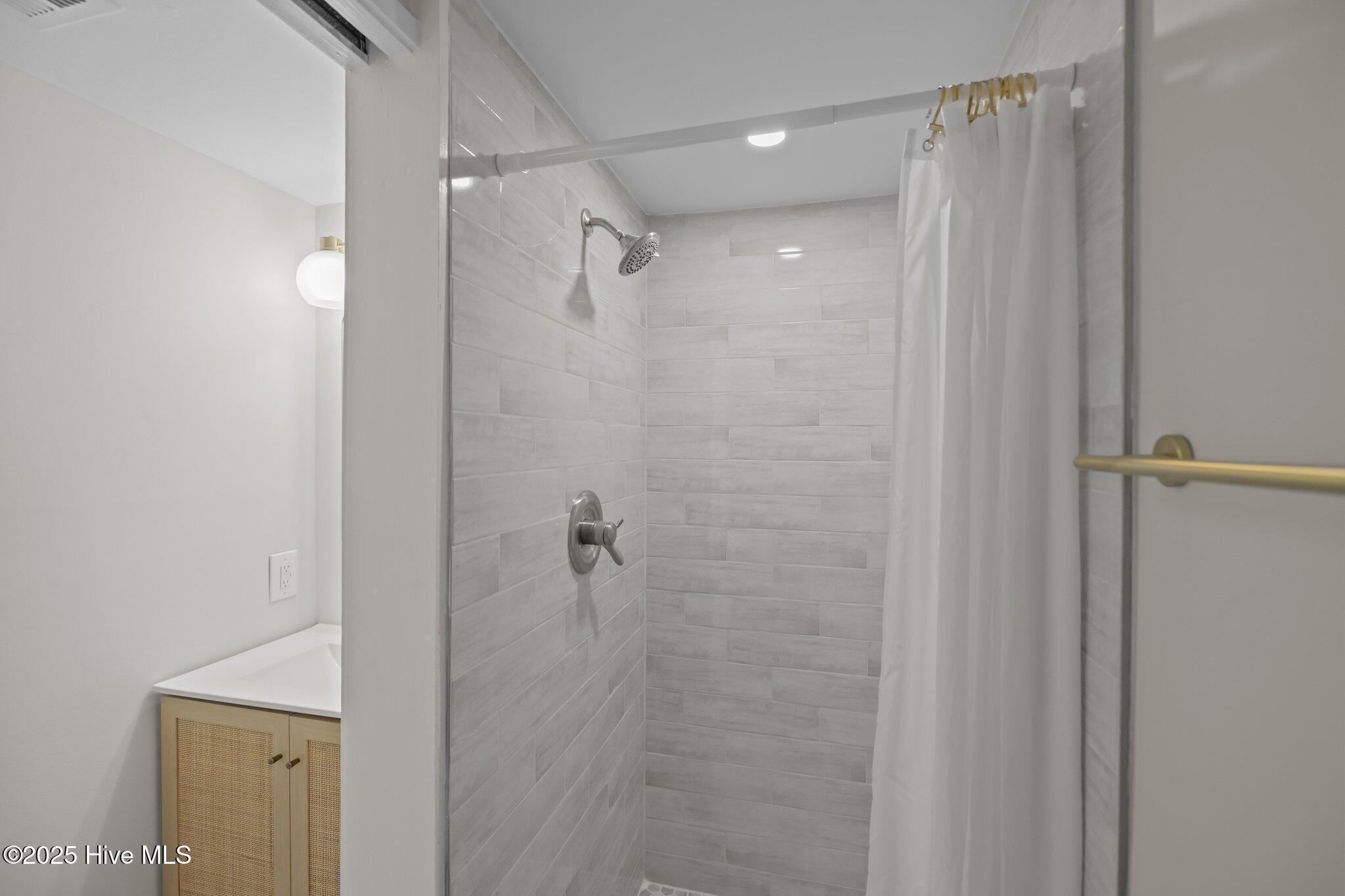 130 Salter Path Road, Unit 73N Pine Knoll Shores, NC 28512 - Photo 25 of 46 Full Bathroom 2