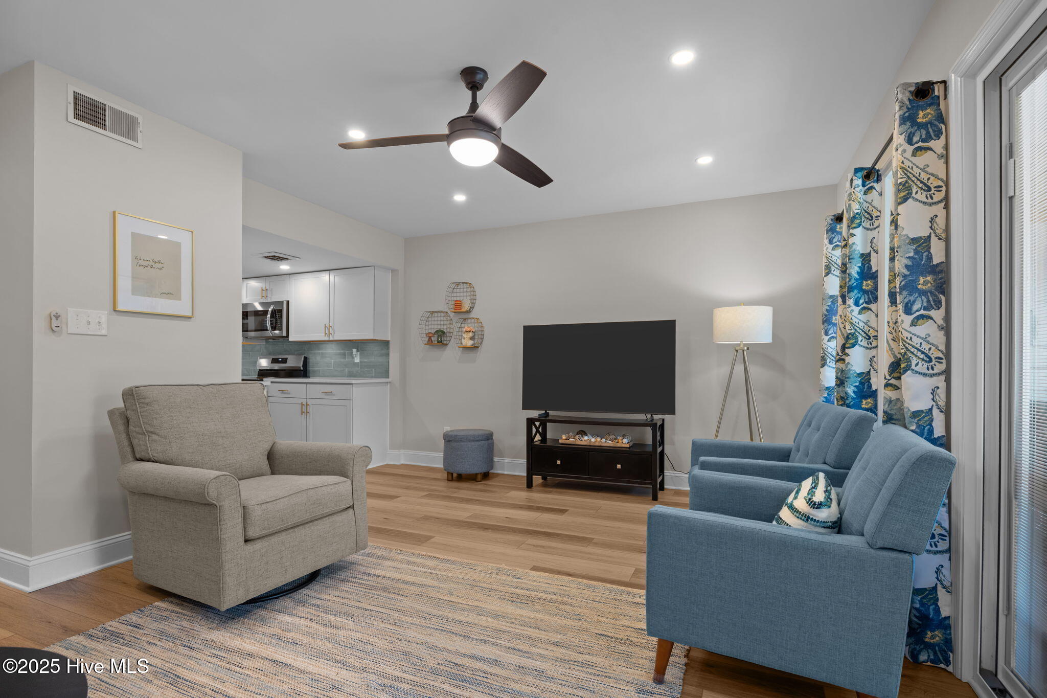 130 Salter Path Road, Unit 73N Pine Knoll Shores, NC 28512 - Photo 8 of 46 Living Area