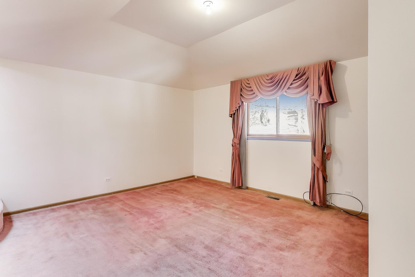 749 Old Farm Road Matteson, IL 60443 - Photo 19 of 34 an empty room with windows