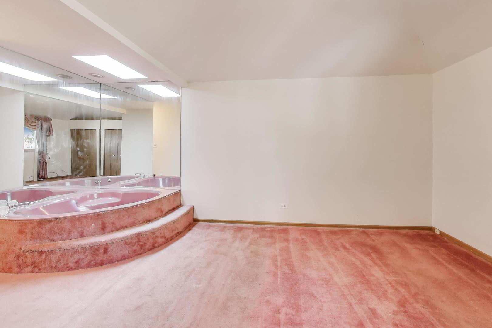 749 Old Farm Road Matteson, IL 60443 - Photo 20 of 34 a view of a room