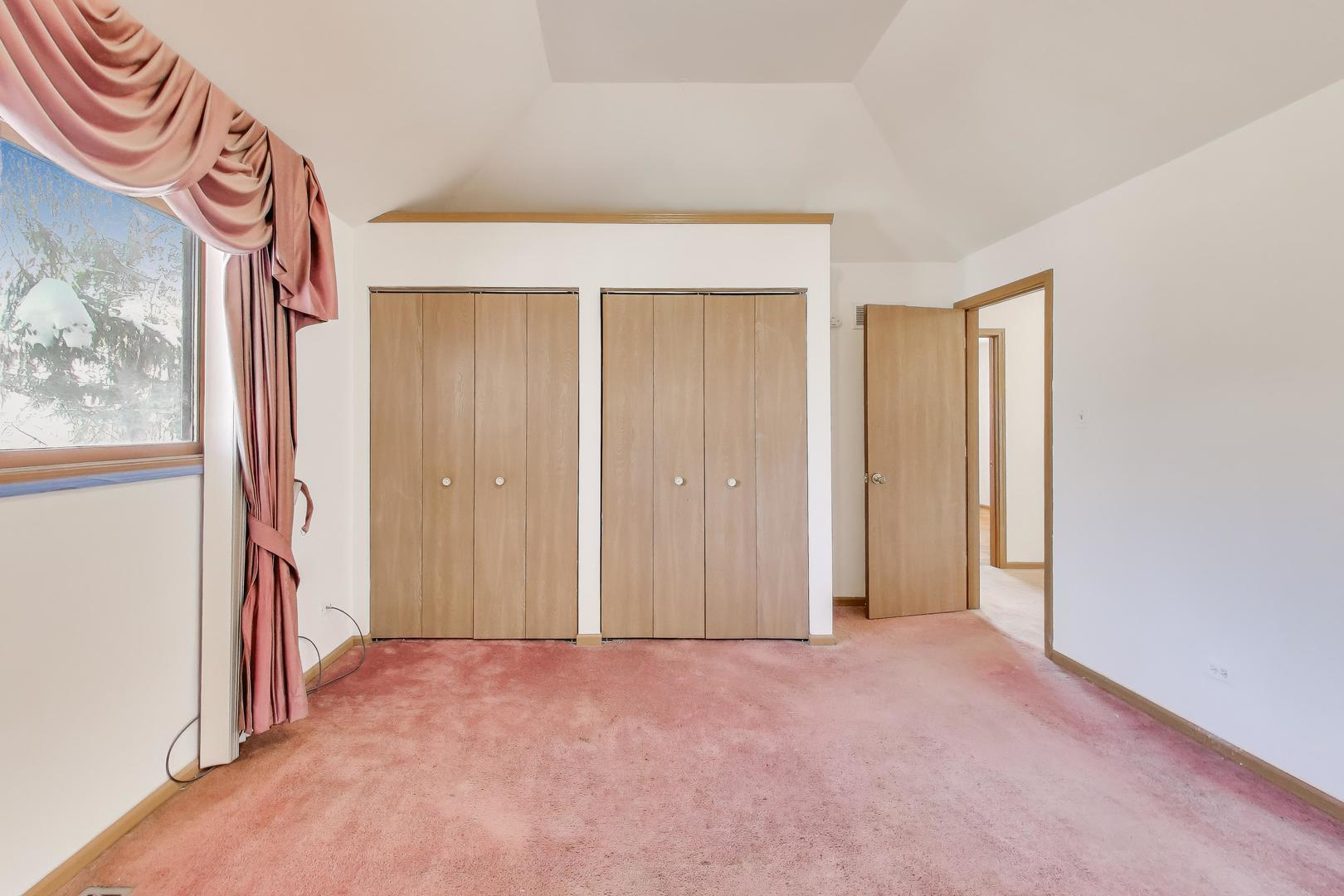 749 Old Farm Road Matteson, IL 60443 - Photo 21 of 34 a view of an empty room