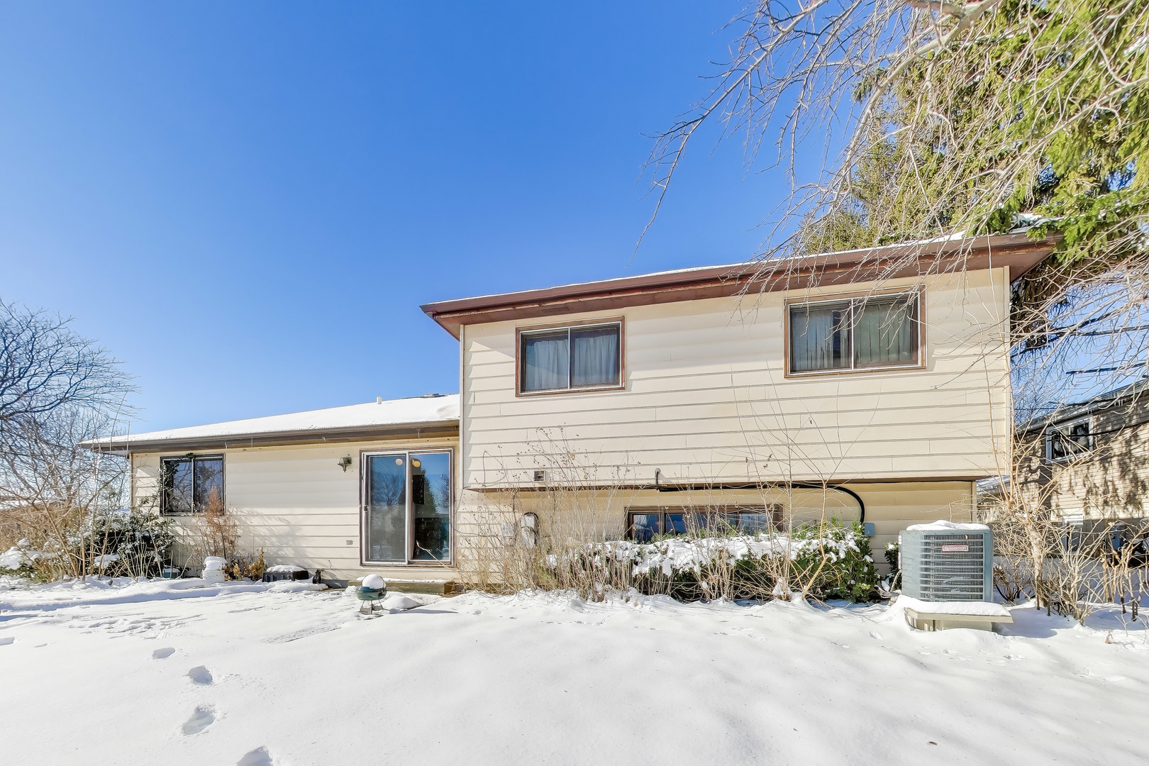 749 Old Farm Road Matteson, IL 60443 - Photo 29 of 34 a backyard of a house with large trees and outdoor space