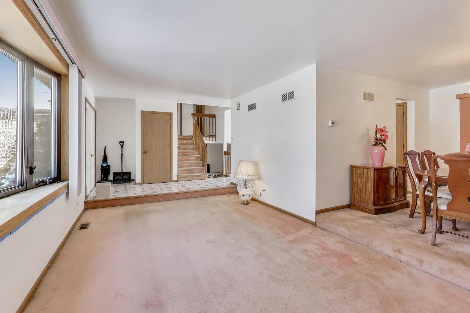 749 Old Farm Road Matteson, IL 60443 - Photo 6 of 34 a view of livingroom with furniture and windows
