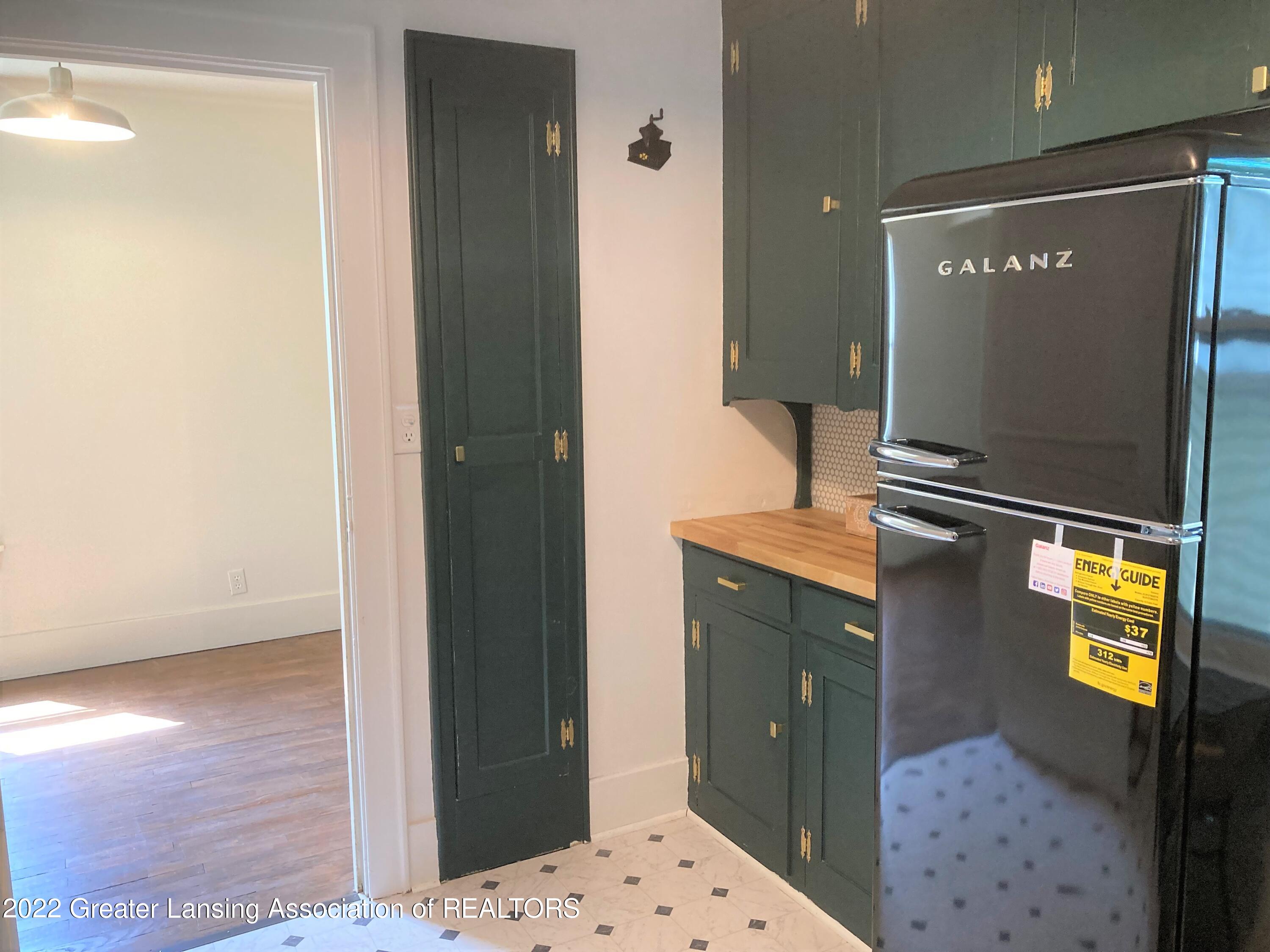 405 East Rouse Street Lansing, MI 48910 - Photo 9 of 31 9 Kitchen toward Dining