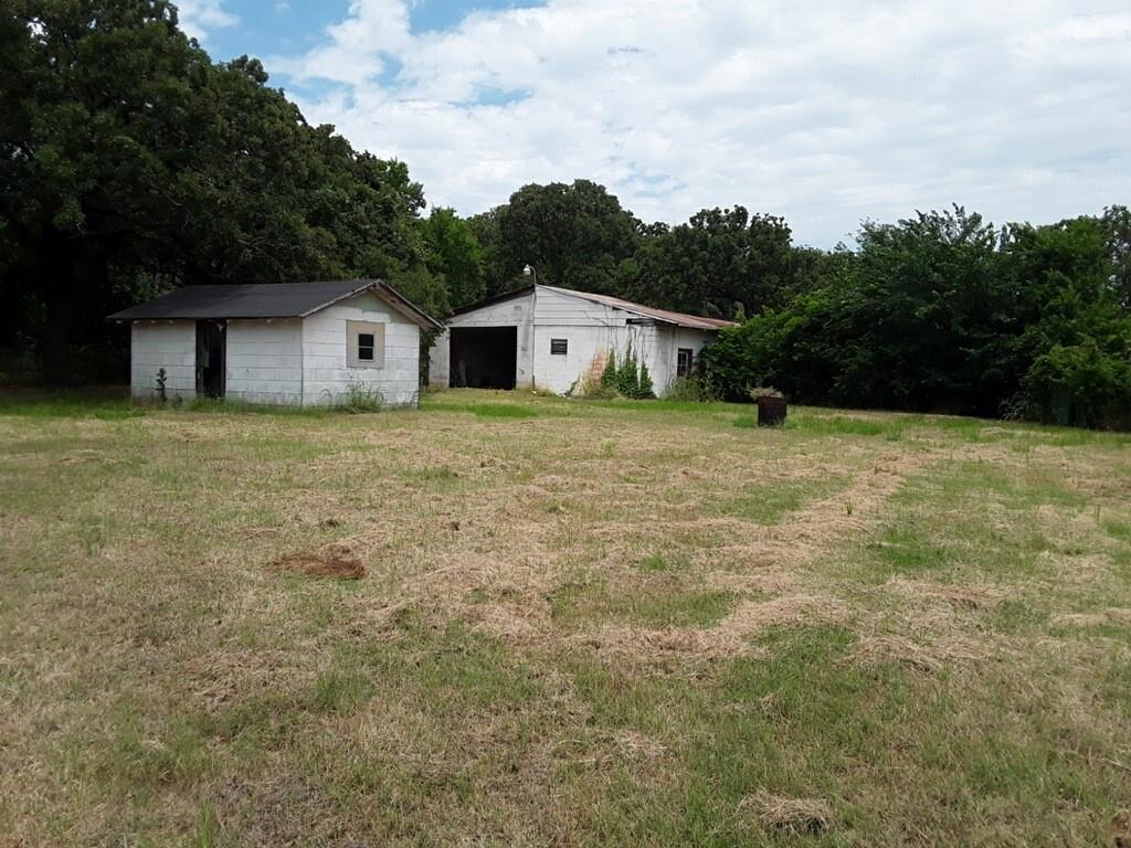 6355 Newt Patterson Road, Unit A Mansfield, TX 76063 - Photo 14 of 27 a big house with a big yard
