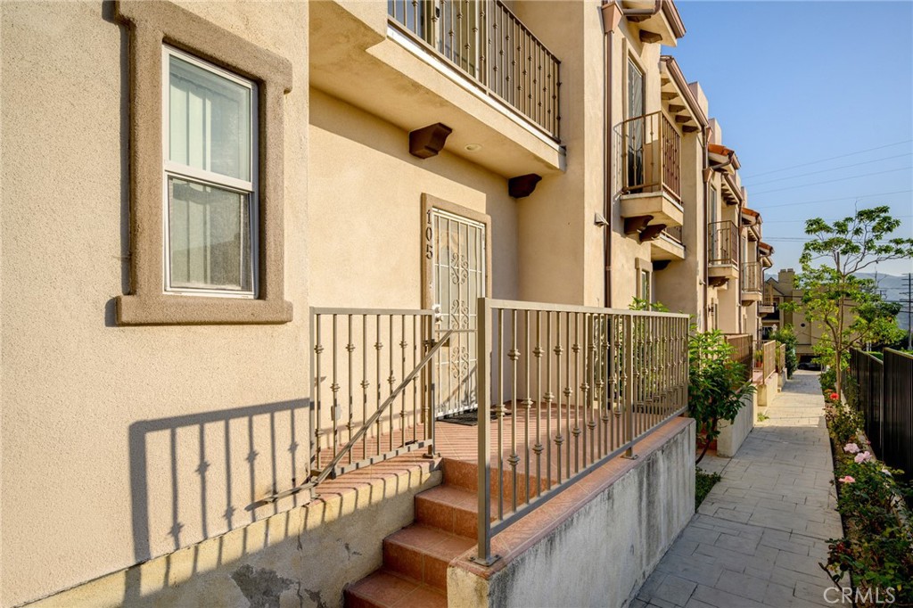 7225 Apperson Street, Unit 105 Tujunga, CA 91042 - Photo 2 of 33