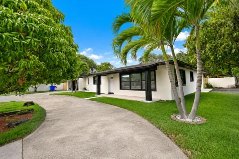 $645,000 | 117 Southeast 22nd Avenue, Boynton Beach, FL 33435