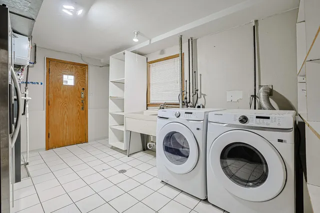 a view of a storage & utility room with washer and dryer
