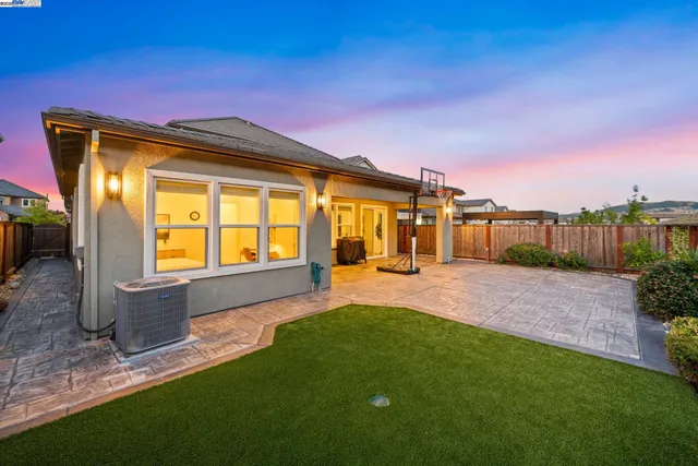 a view of a house with backyard and a garden