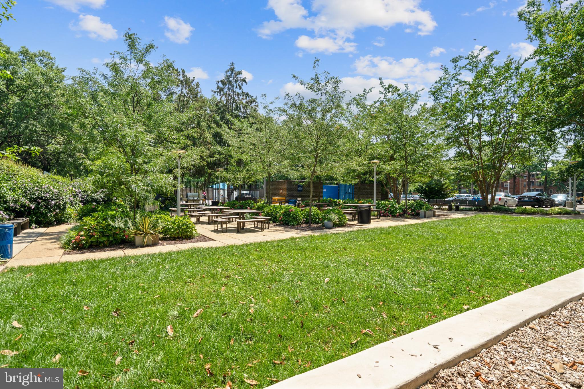 1301 Delaware Avenue Southwest, Unit N606 Washington, DC 20024 - Photo 32 of 33 Grill/picnic area (photo taken in summer)