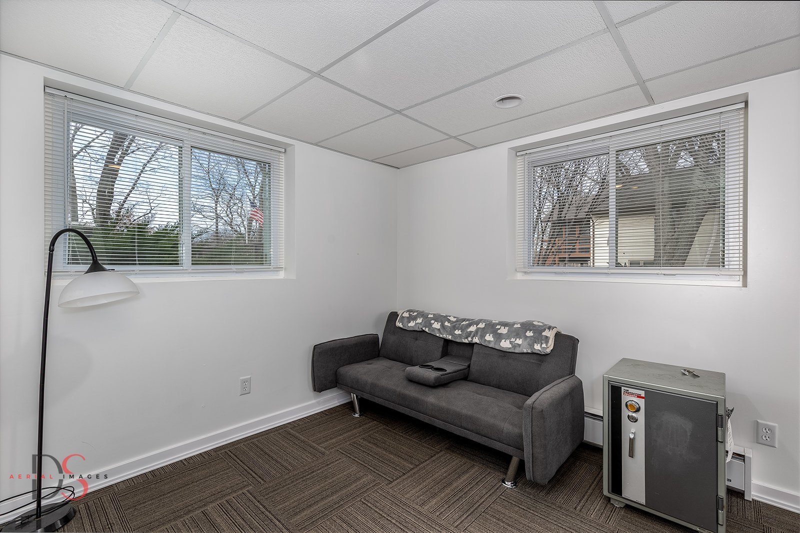 152 Beachview Court Varna, IL 61375 - Photo 28 of 46 a living room with furniture and a window