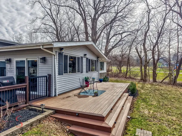 a view of a house with backyard and trees
