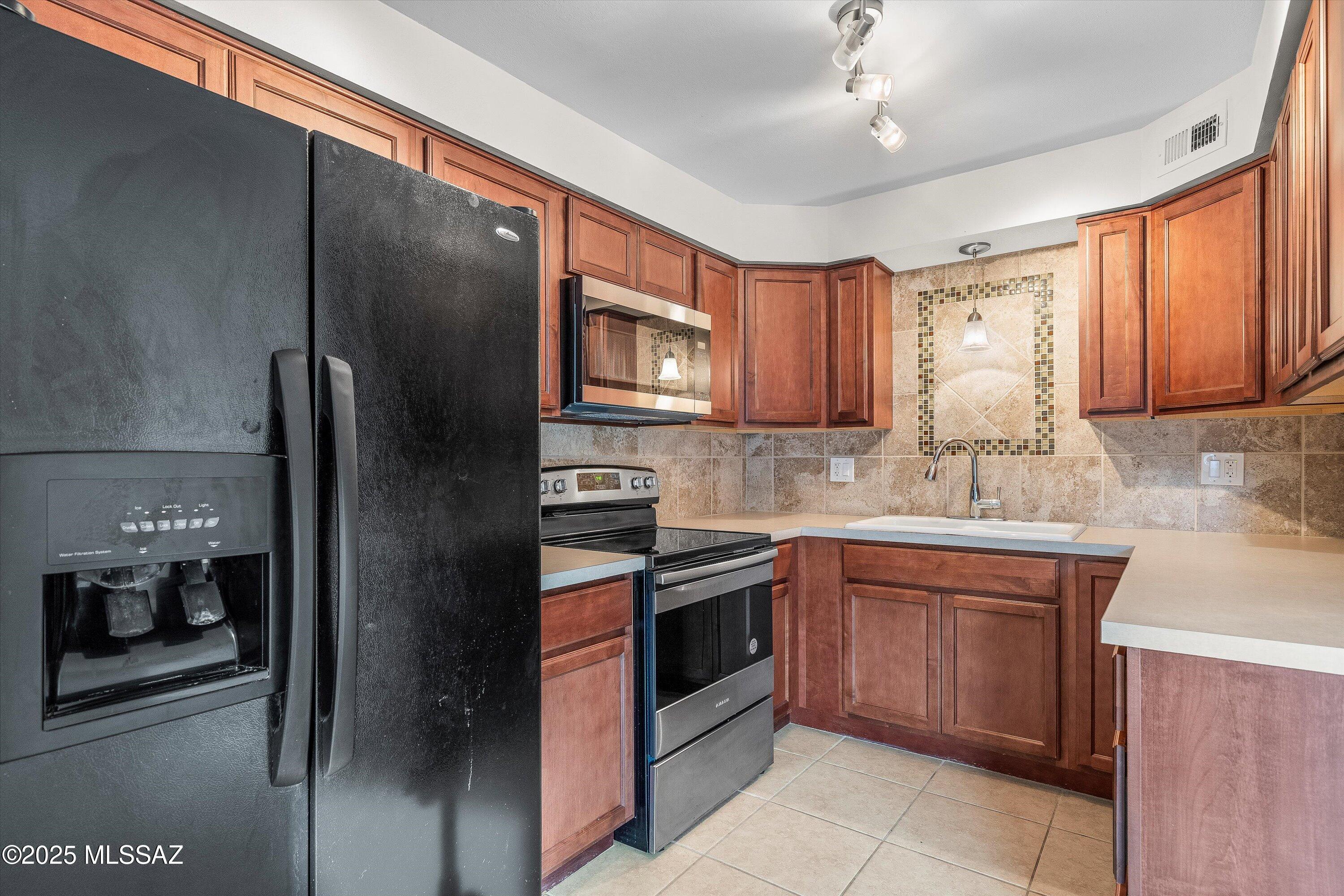 4458 East Fort Lowell Road Tucson, AZ 85712 - Photo 4 of 21 Efficient kitchen
