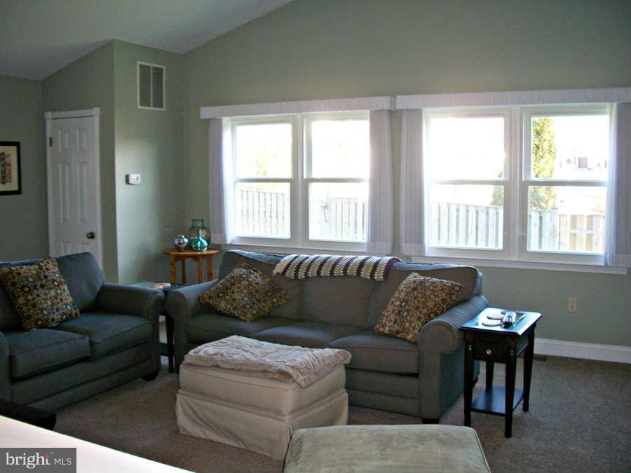 4439 Flintstone Road Alexandria, VA 22306 - Photo 12 of 29 Family Room