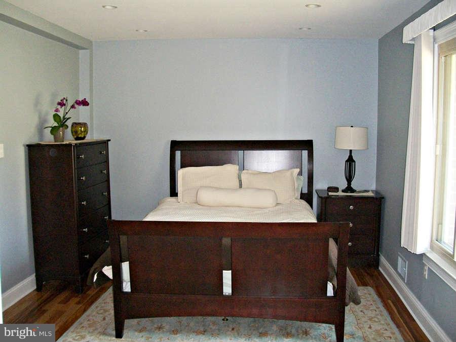 4439 Flintstone Road Alexandria, VA 22306 - Photo 15 of 29 Beautiful Master Suite