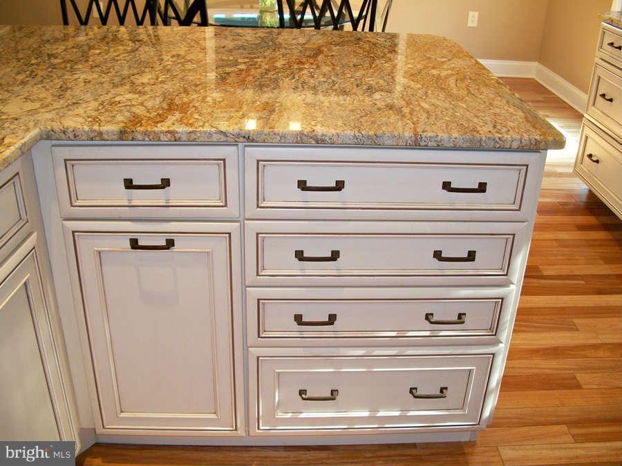 4439 Flintstone Road Alexandria, VA 22306 - Photo 7 of 29 Kitchen