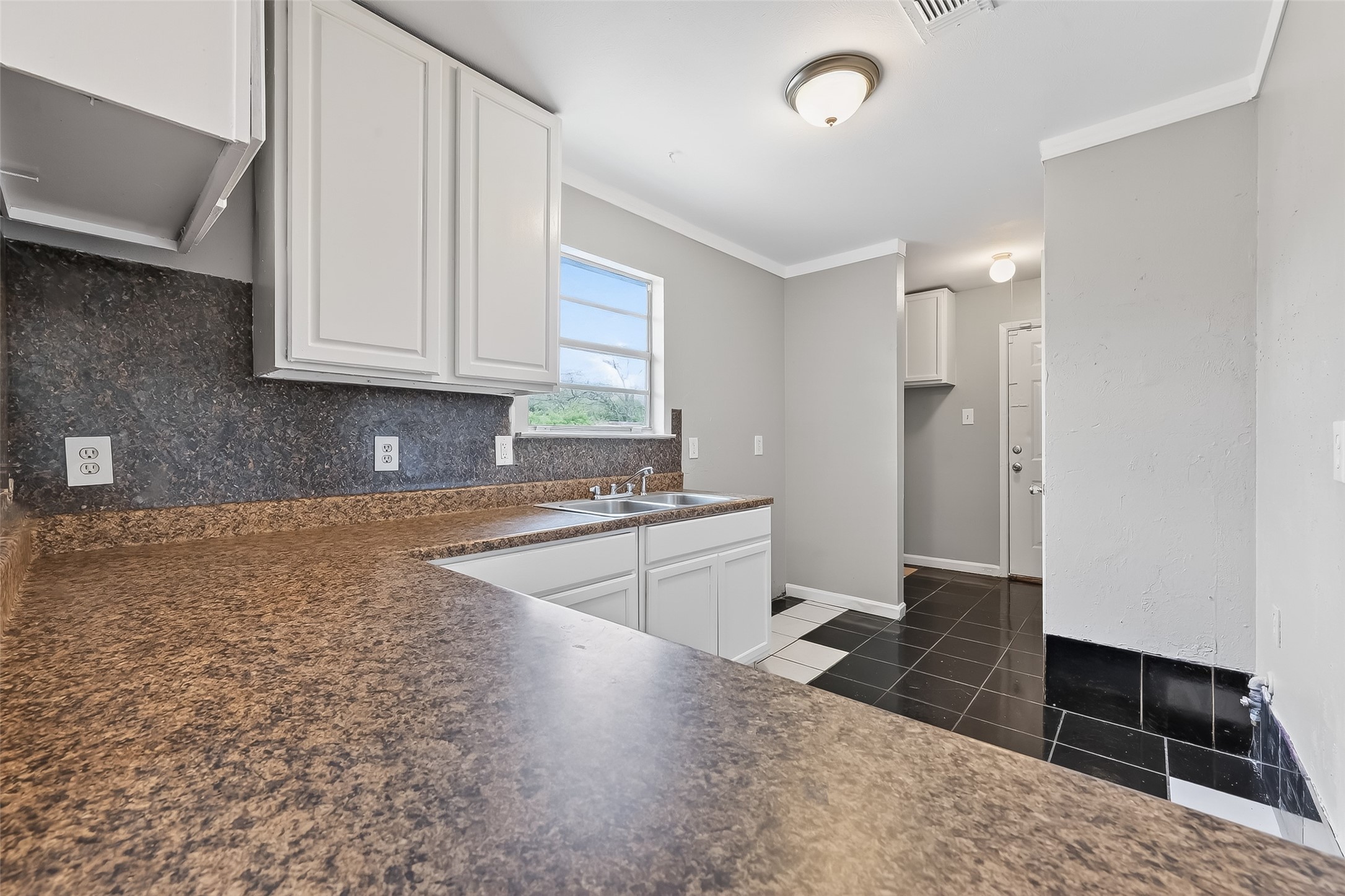 2446 Mayview Drive Houston, TX 77091 - Photo 15 of 34