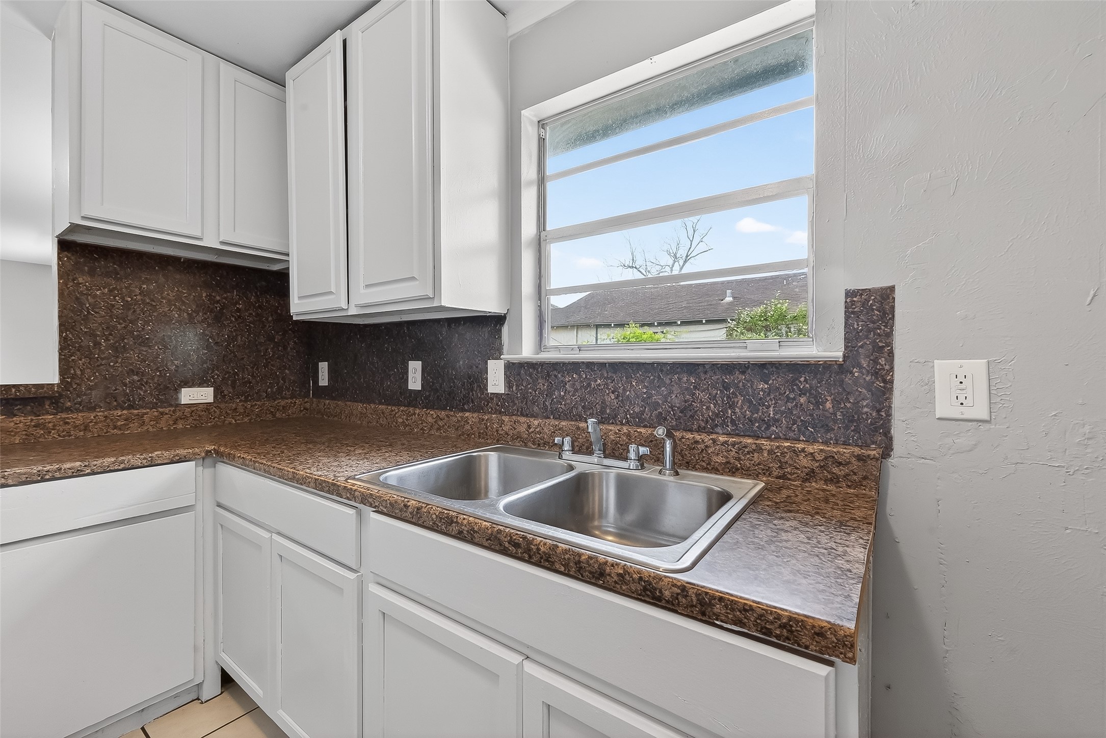 2446 Mayview Drive Houston, TX 77091 - Photo 17 of 34
