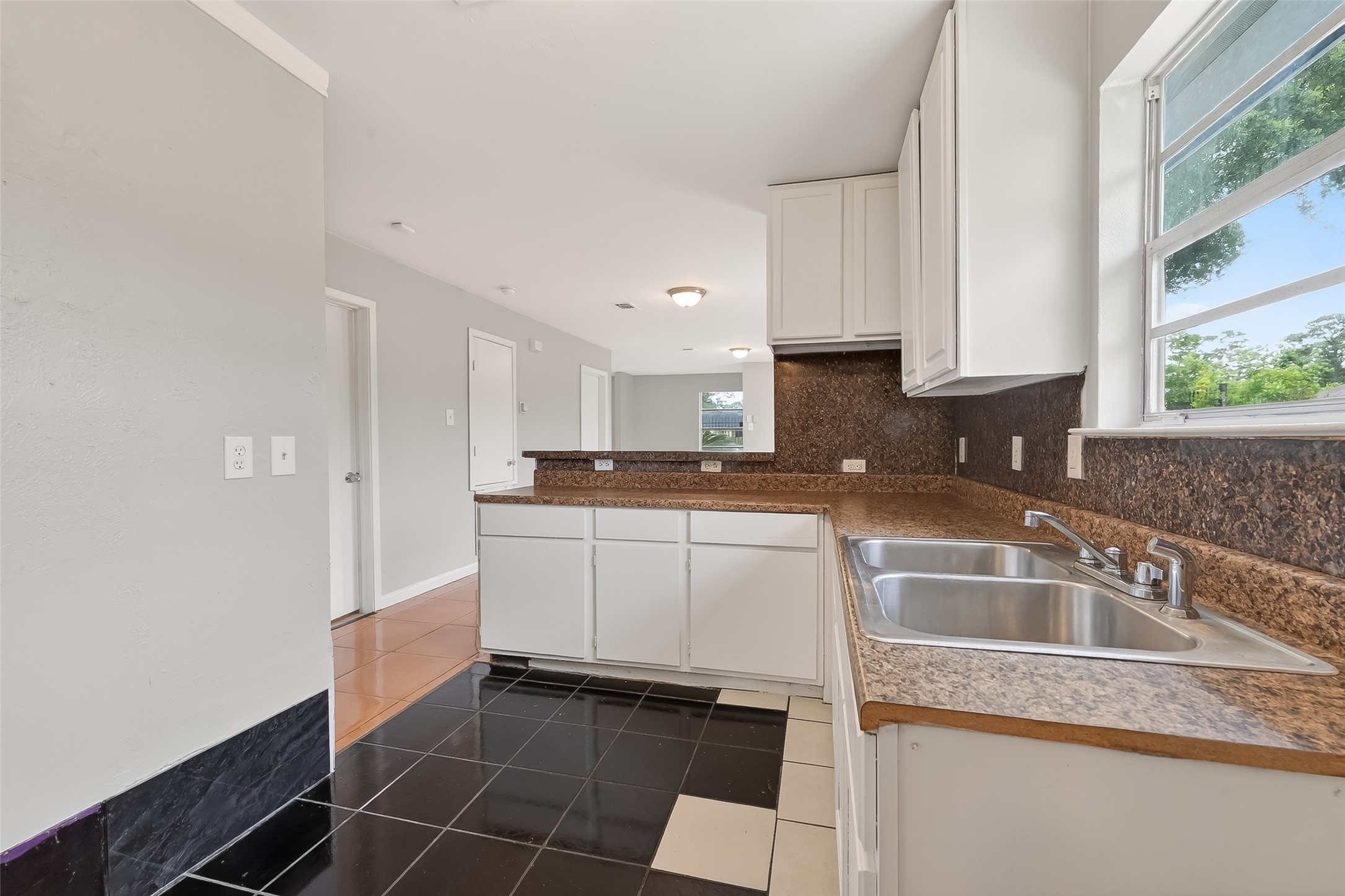 2446 Mayview Drive Houston, TX 77091 - Photo 18 of 34