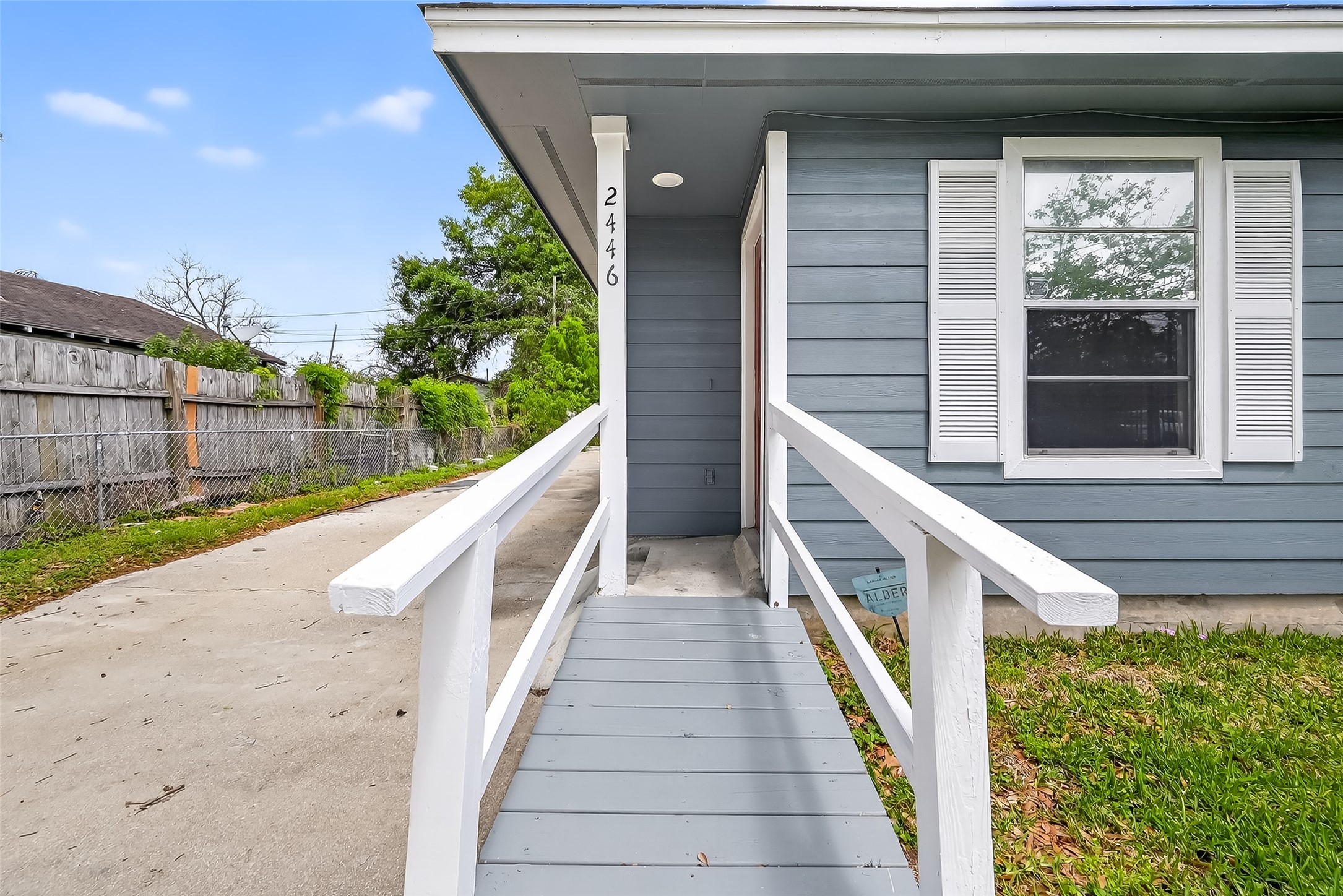 2446 Mayview Drive Houston, TX 77091 - Photo 3 of 34