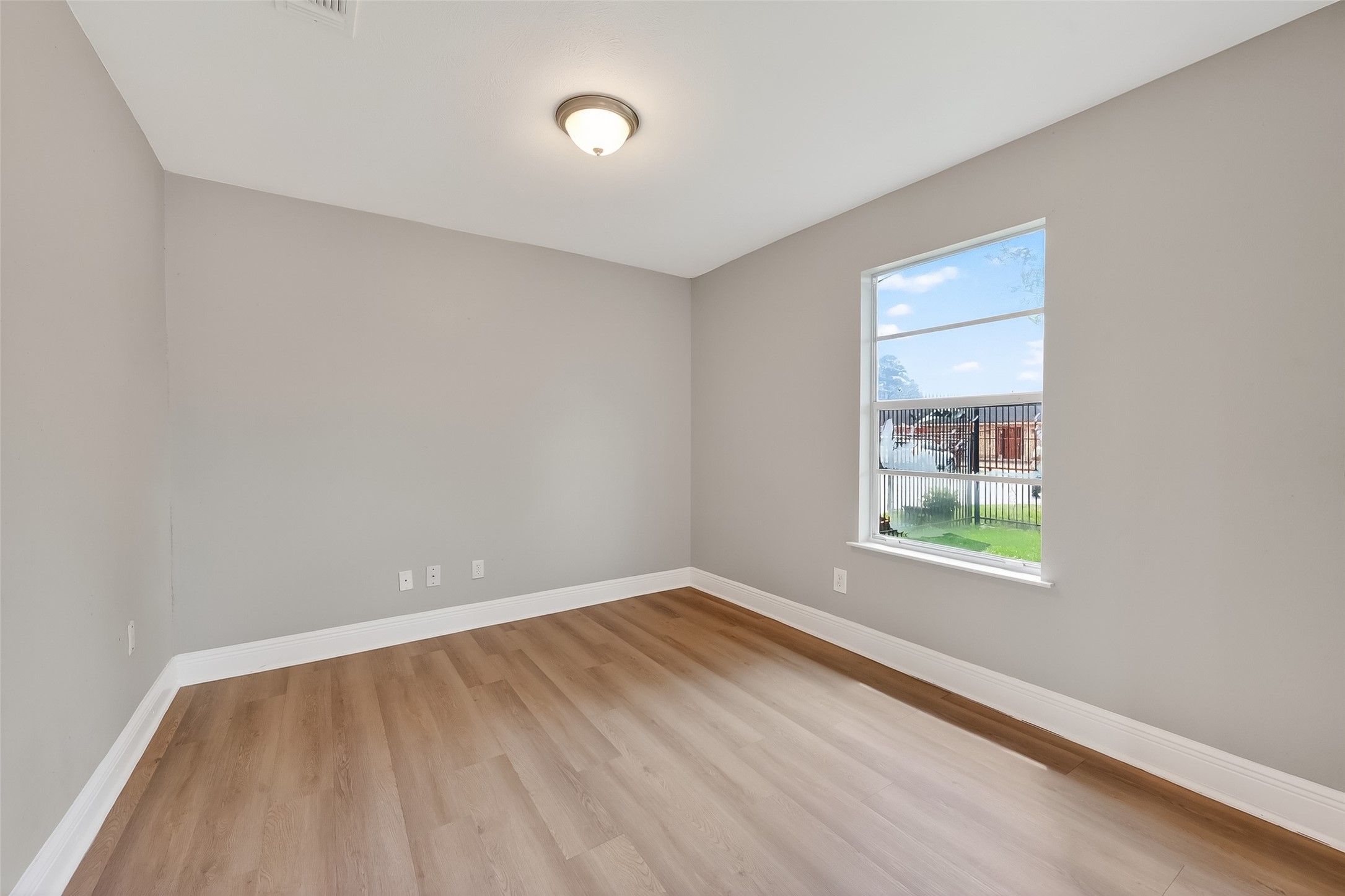 2446 Mayview Drive Houston, TX 77091 - Photo 6 of 34