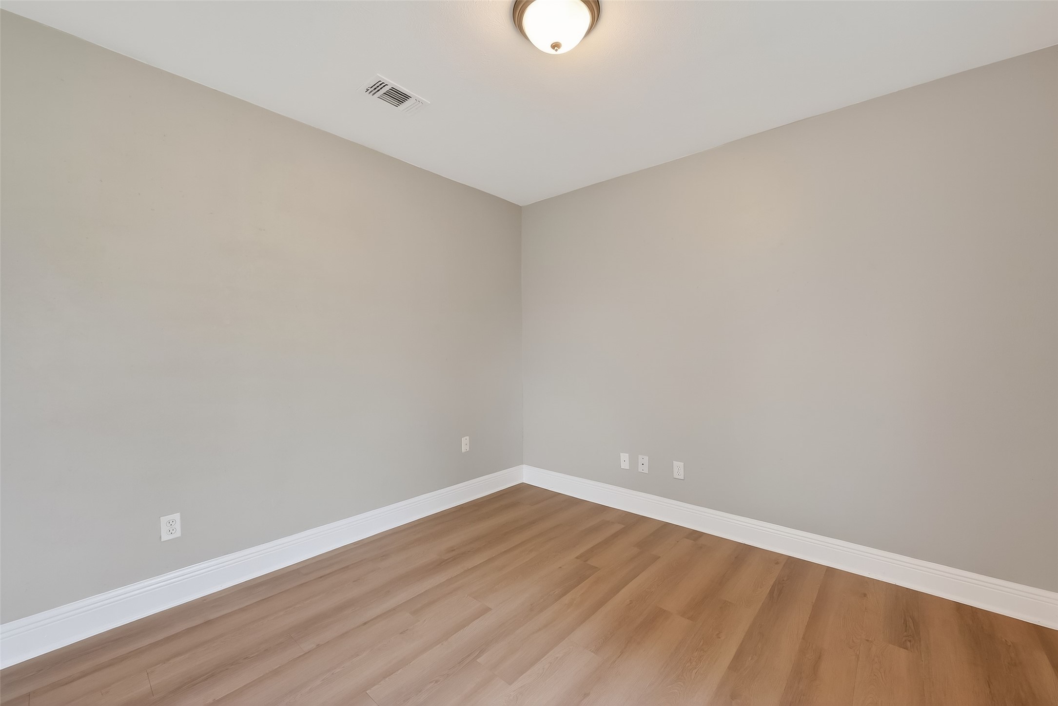 2446 Mayview Drive Houston, TX 77091 - Photo 7 of 34