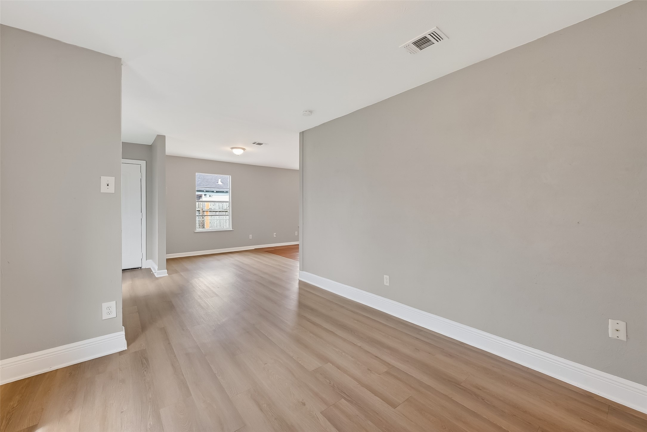 2446 Mayview Drive Houston, TX 77091 - Photo 8 of 34