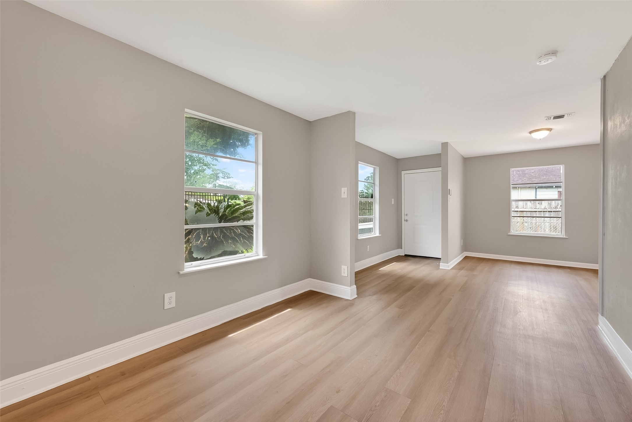 2446 Mayview Drive Houston, TX 77091 - Photo 9 of 34