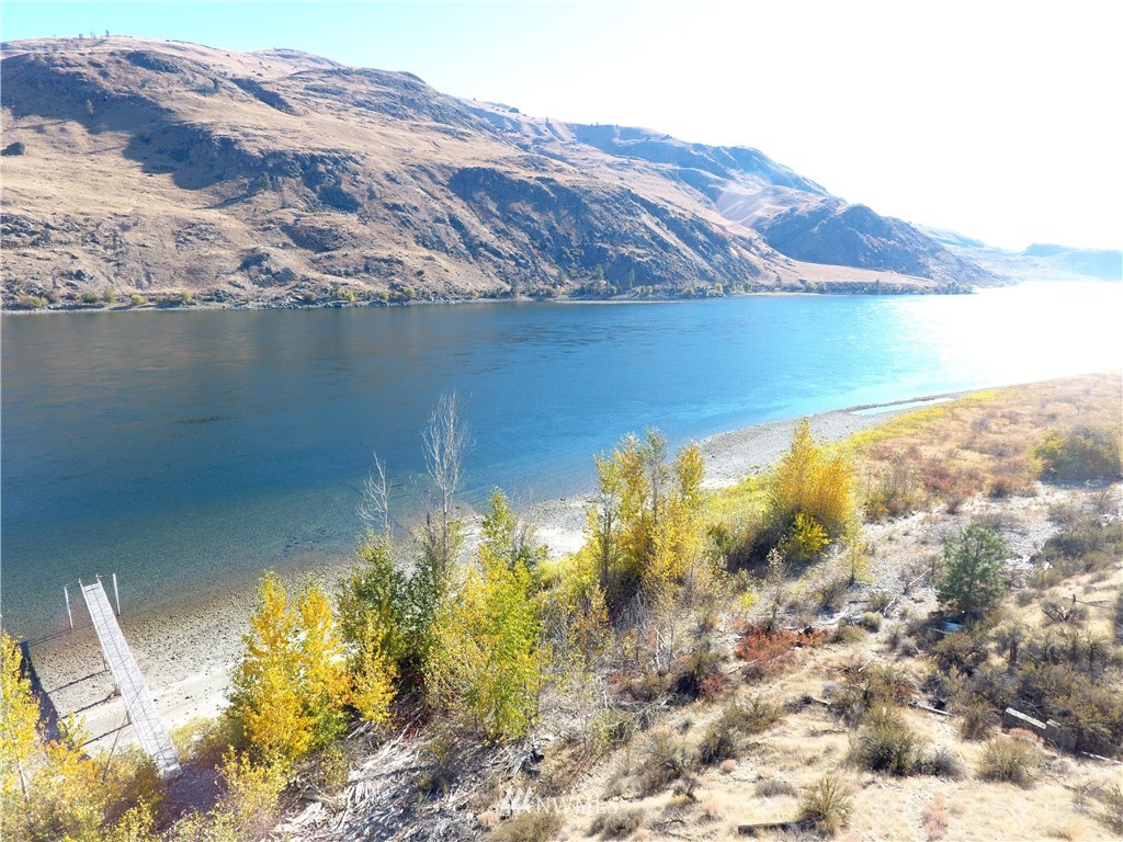 1100 Azwell Road Chelan, WA 98816 - Photo 3 of 34
