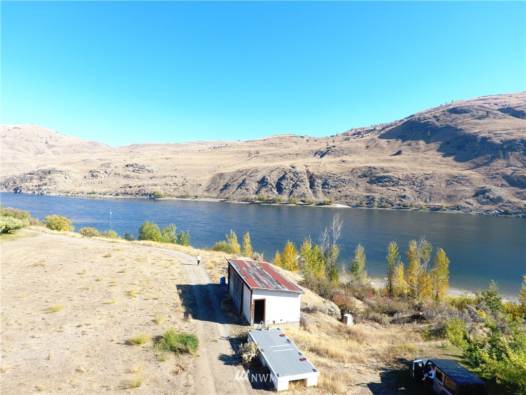 1100 Azwell Road Chelan, WA 98816 - Photo 4 of 34