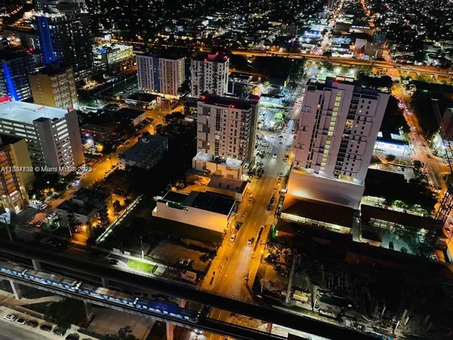 $8,500 | 88 Southwest 7th Street, Unit 3402, Miami, FL 33130