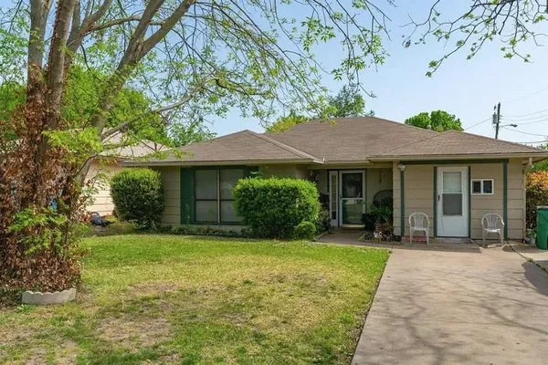 $1,695 | 3135 Maple Avenue, Greenville, TX 75402