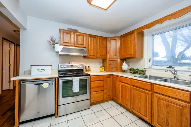 $350,000 | 966 Wedgewood Road, St. Joseph, MI 49085