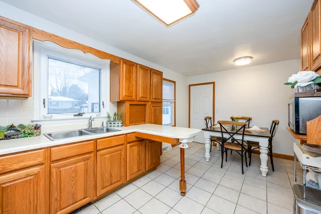 $350,000 | 966 Wedgewood Road, St. Joseph, MI 49085