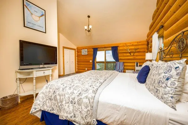 an aerial view of a house with swimming pool and mountain view