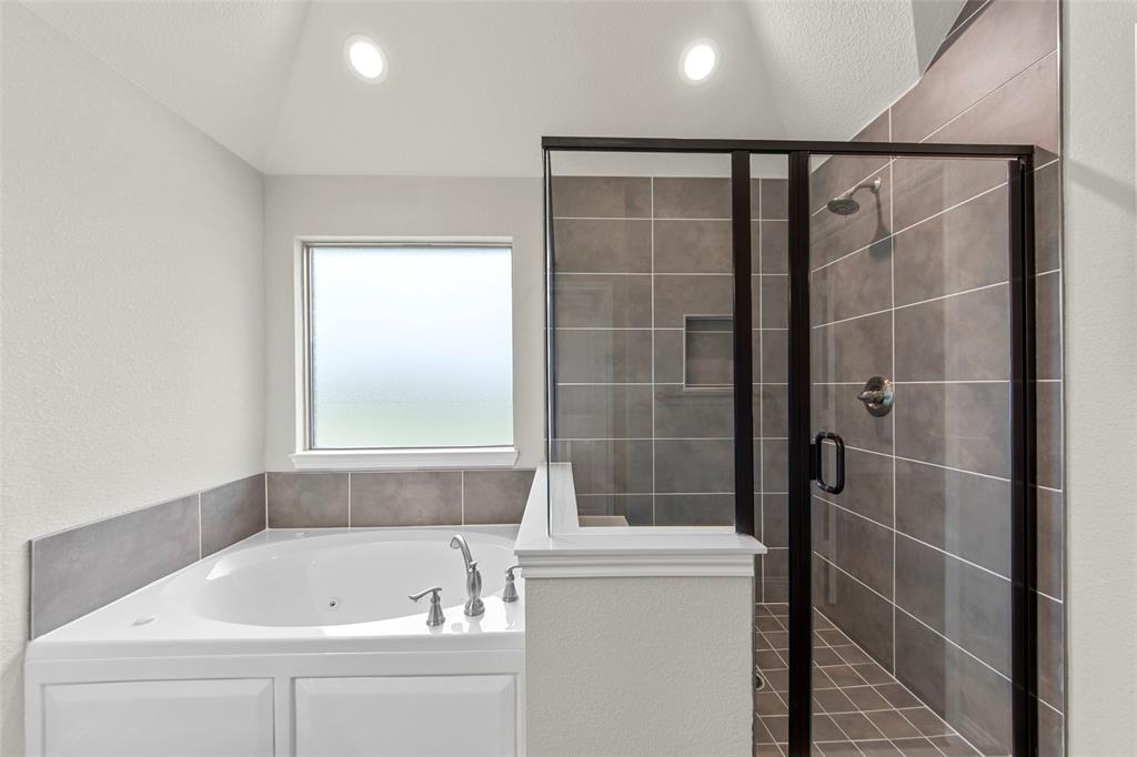 18310 Chippewa Court Terrell, TX 75160 - Photo 25 of 35 a bathroom with a bathtub and a shower
