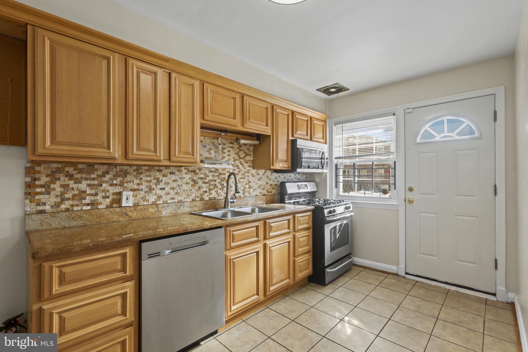 1509 Upshire Road Baltimore, MD 21218 - Photo 9 of 29