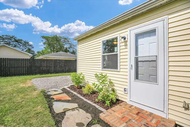 a view of a house with a backyard