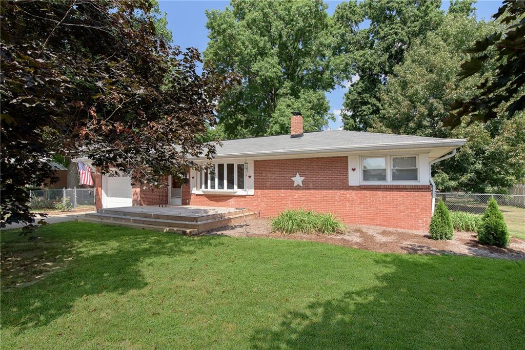 126 Grandison Road Greenfield, IN 46140 - Photo 2 of 25 Gallery Image 2
