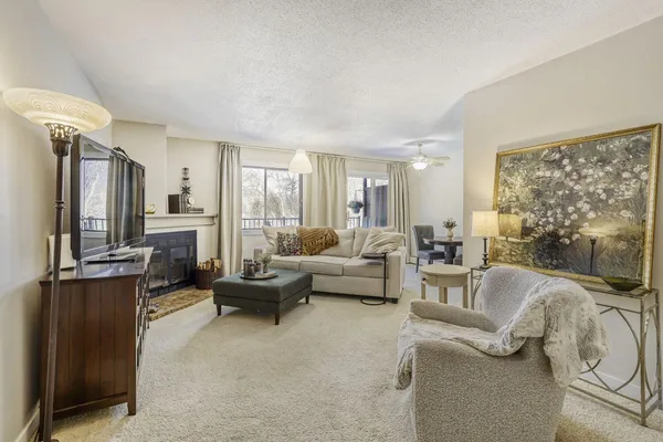 $185,000 | 7601 West 101st Street, Unit 312, Bloomington, MN 55438