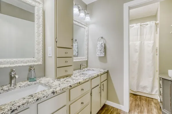 $185,000 | 7601 West 101st Street, Unit 312, Bloomington, MN 55438