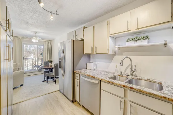 $185,000 | 7601 West 101st Street, Unit 312, Bloomington, MN 55438