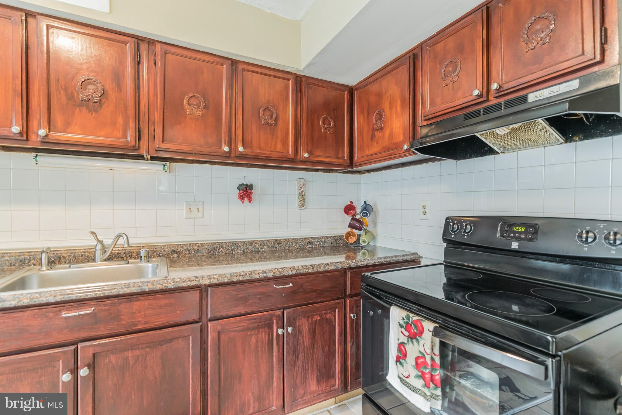 9383 Taney Road Manassas, VA 20110 - Photo 13 of 24 Kitchen