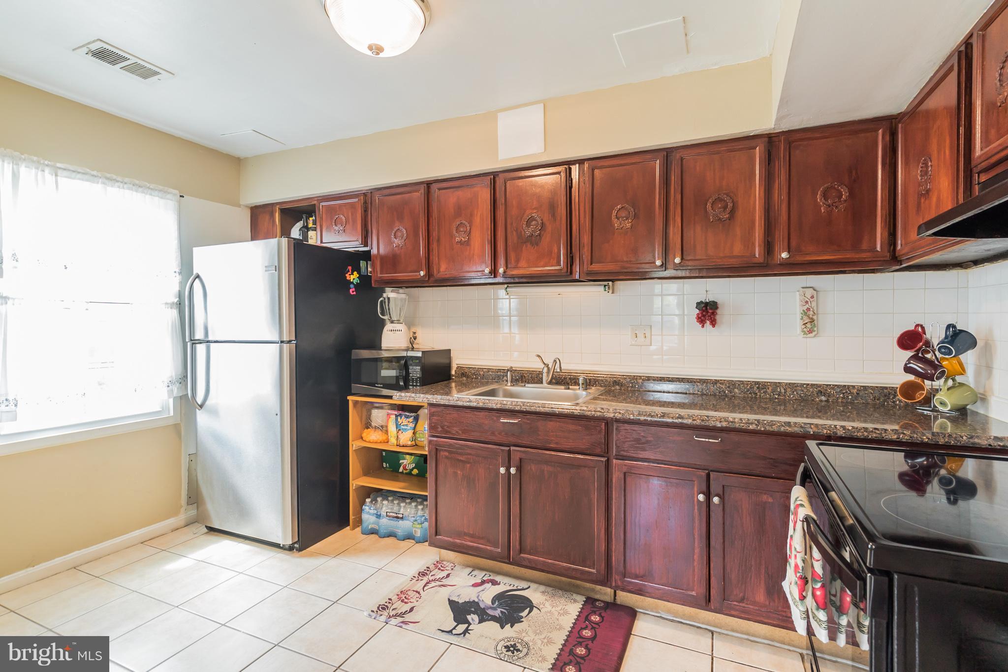9383 Taney Road Manassas, VA 20110 - Photo 9 of 24 Kitchen